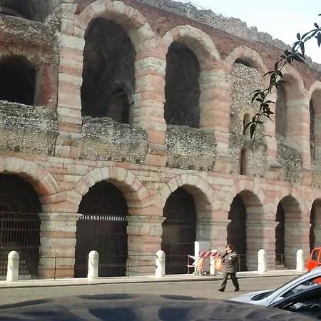 بيت ضيافة Arena Luxury