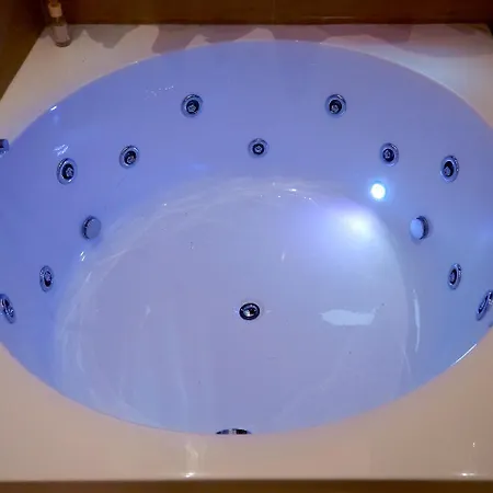 Arena Luxury بيت ضيافة 4*